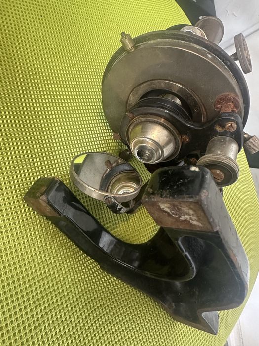 Старинный микроскоп