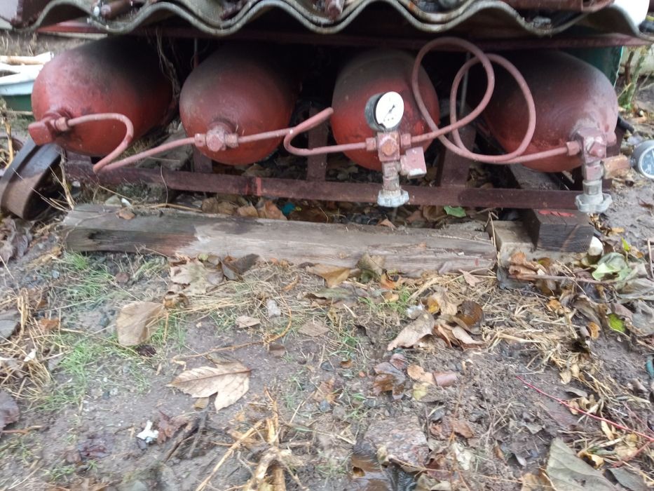 Метанові балони зняті з авто .ще з газом із заправочним гніздом