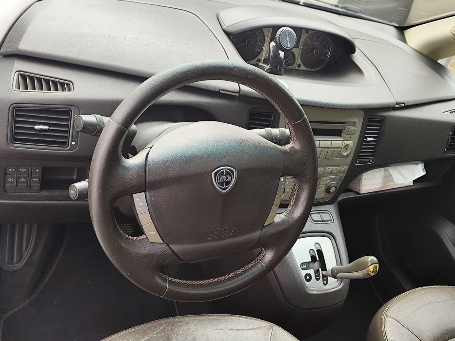 Carro Lancia musa caixa automática