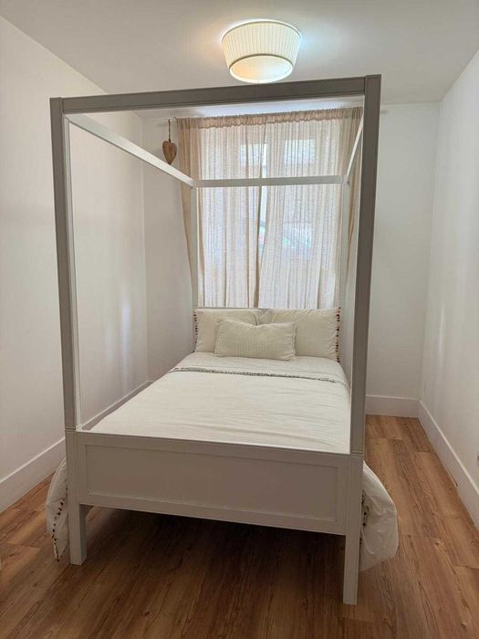 Cama de dossel + colchão (marca Homes in Heaven)