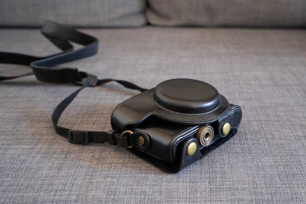 Bolsa/Capa MegaGear em Pele Preta para Sony DSC-RX100 II – Como Nova