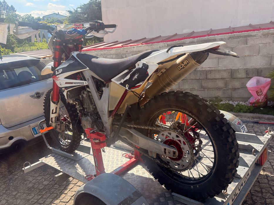 Mota AJP  250 PR5 Extreme