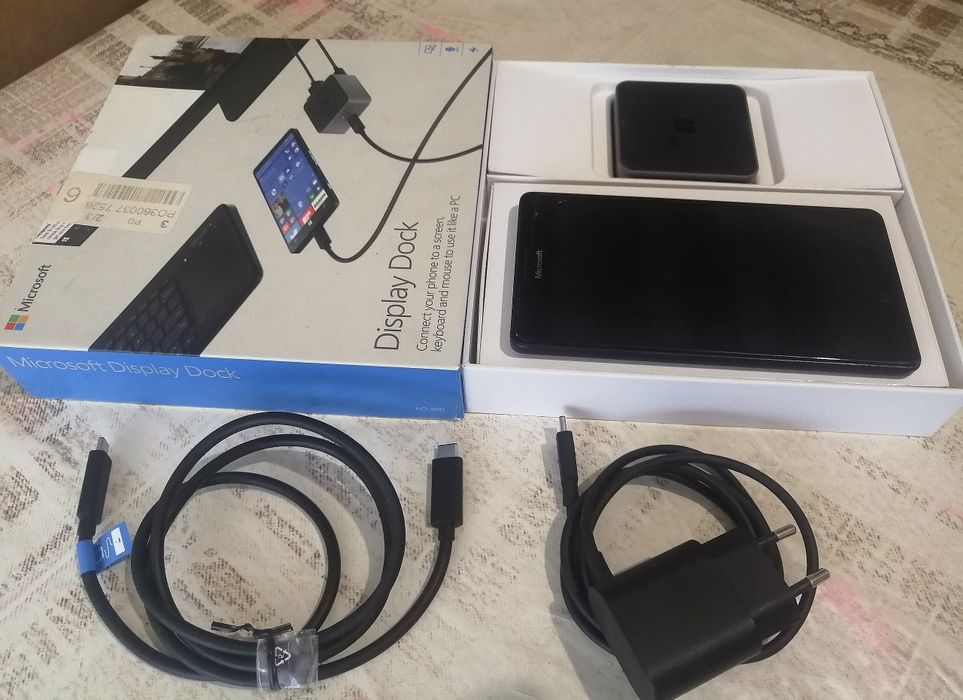 Microsoft dock station! Полный комплект! Без телефона!