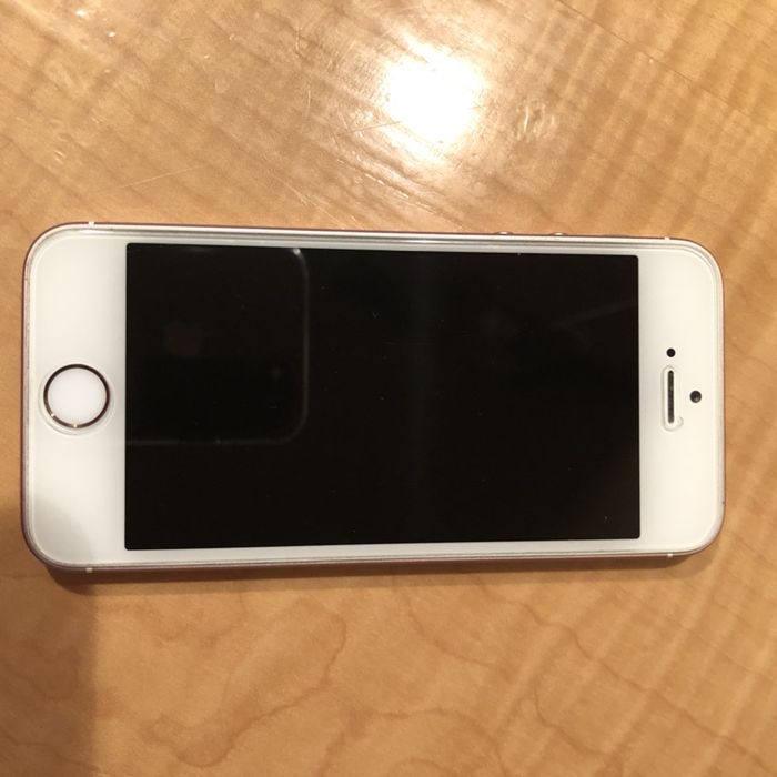 IPhone SE różowy