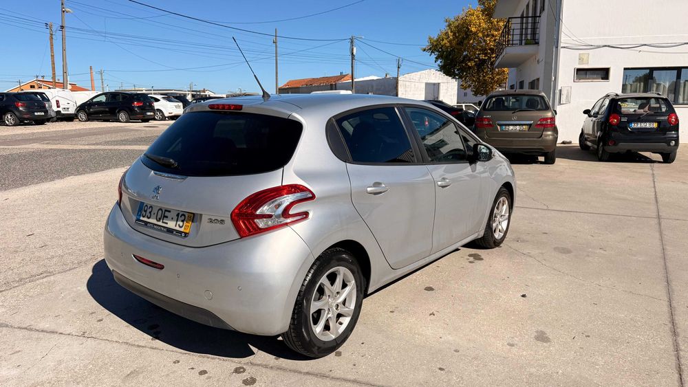 Peugeot 208 1.4HDi — photo 5