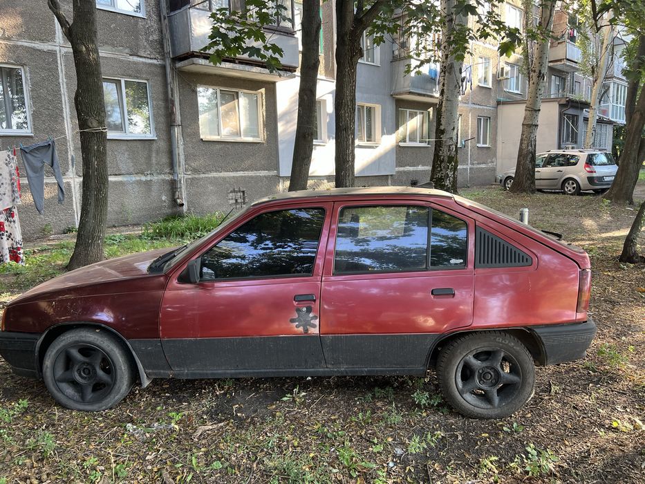 Продам опель кадет.