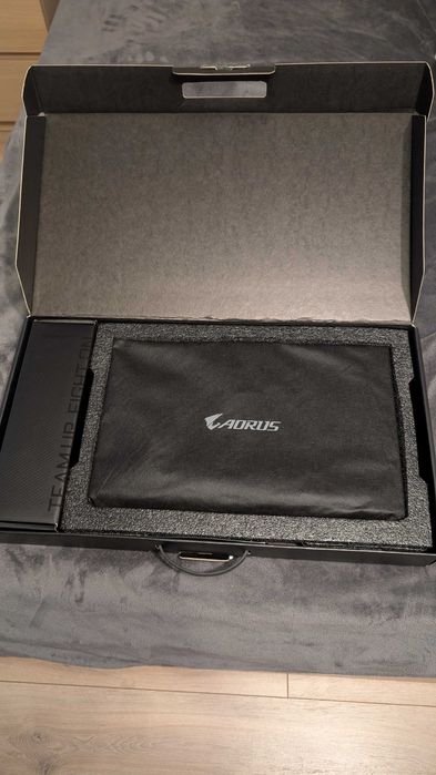 Gigabyte AORUS 7 9KF 17,3" 360Hz / i5-12500H / 32GB / 1,5TB / RTX4060