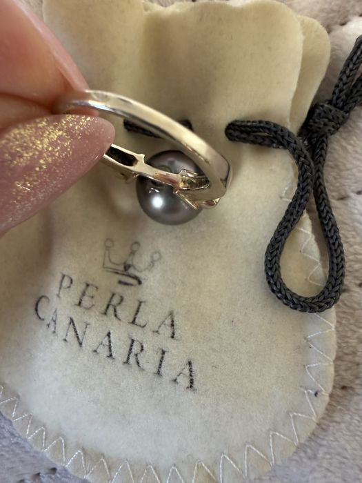 Pierścionek z dużą perłą Tahiti i diamentami