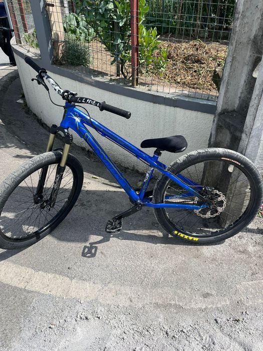 Dirt jump ou bike de grau/wheling