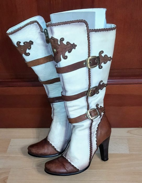 Модельные сапоги . Renzoni .Натуральная кожа. Размер -37.  Стелька 24