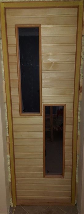 Двері для сауни комбіновані.