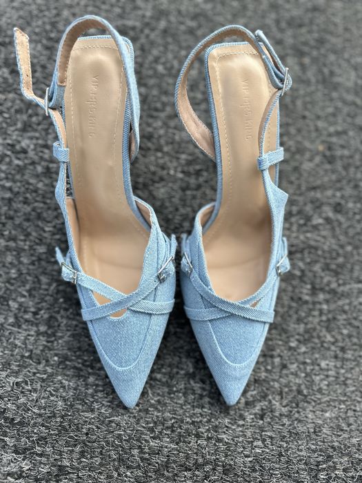 Стильні нові літні туфлі