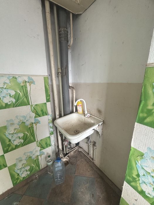 Продам двокімнатну квартиру в центрі під ремонт