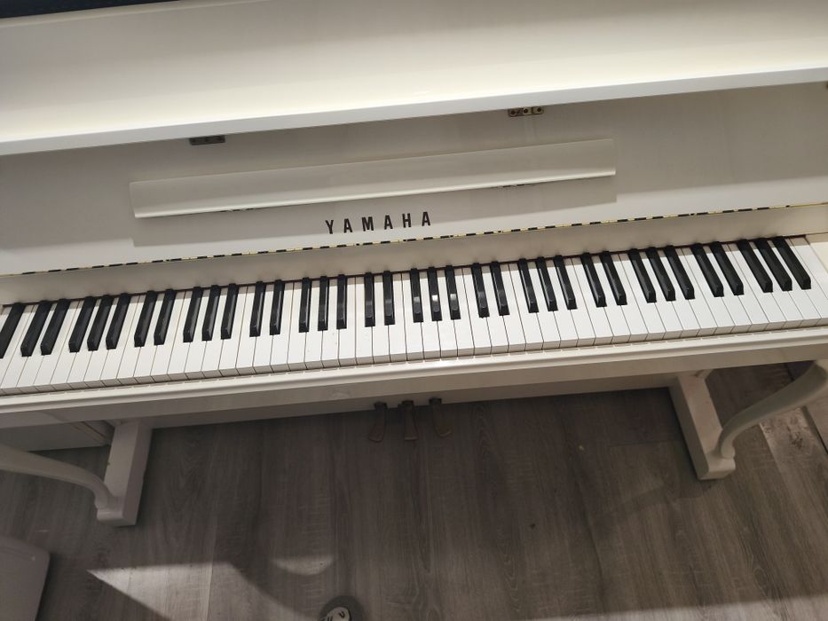 Pianino YAMAHA M108CP