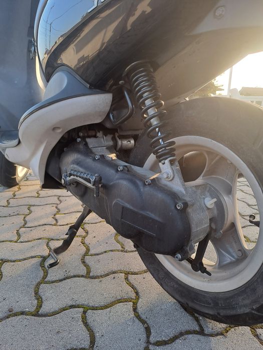 Yamaha Neos scooter