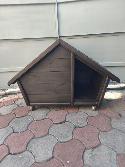 Будка для собаки або котів