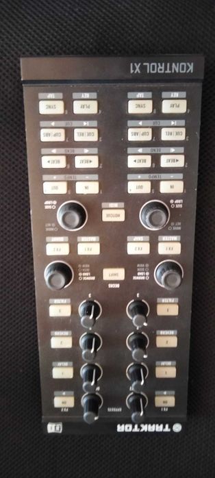 Native Instruments Traktor Kontrol X1