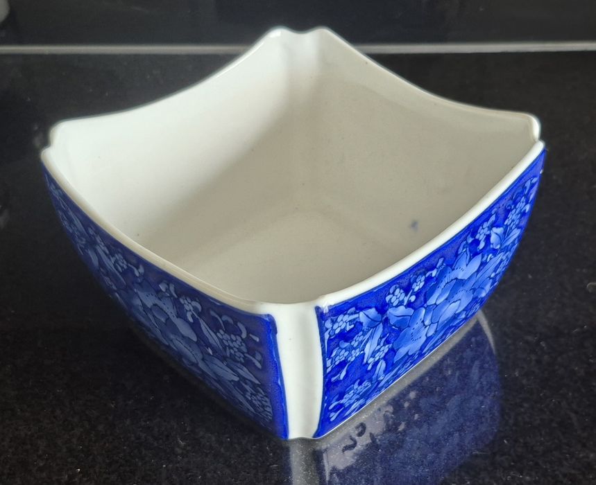 White and blue ceramic cup424444541000099841