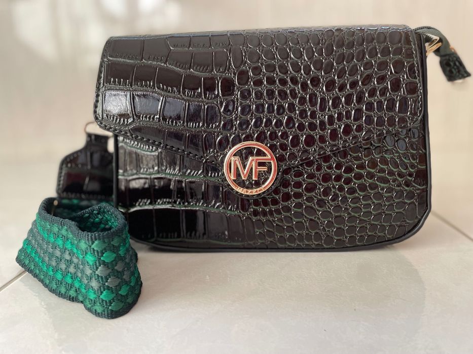Carteira Maxfly preta com linhas verdes NOVA