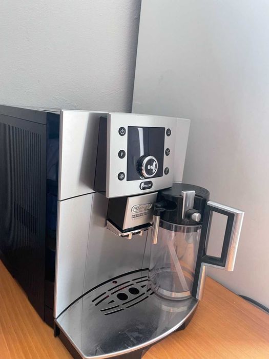 Кавоварка/кофемашина з Німеччини Delonghi Cappucino Perfecta ESAM 5500