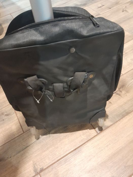 Валіза куплена в Німеччині.