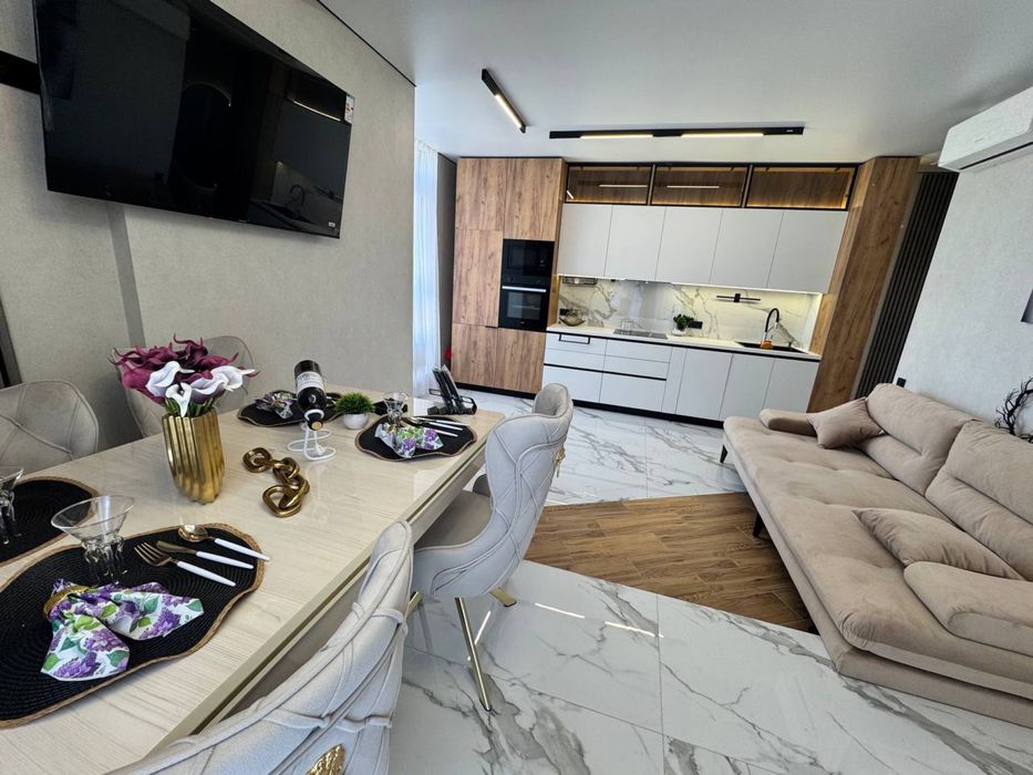 Уникальная 2-комнатная квартира с террасой 118м.кв, бассейном,барбекю