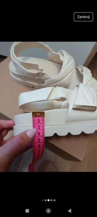 Sandały kremowe Stradivarius