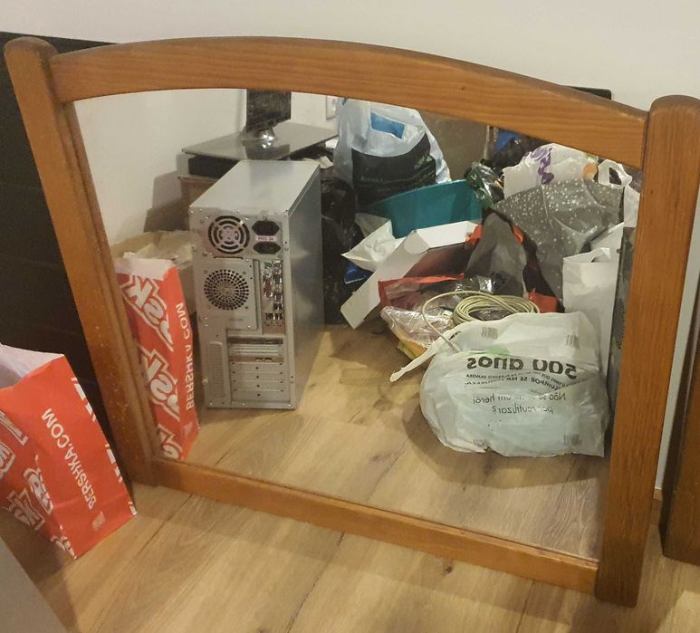 Mobília de quarto em Pinho para despachar - RESERVADO