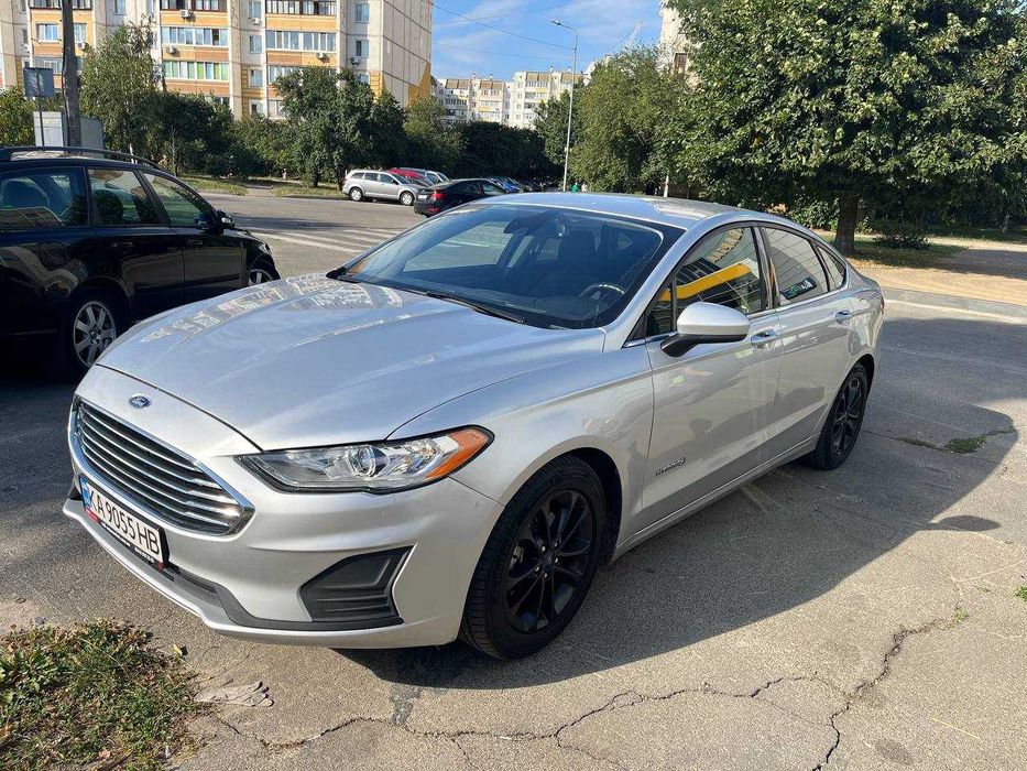 Оренда автомобіля Ford Fusion Hybrid 2019