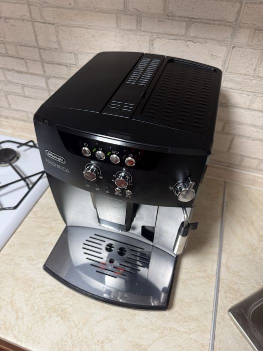 Кавомашина Delonghi Magnifica Esam04.110.B