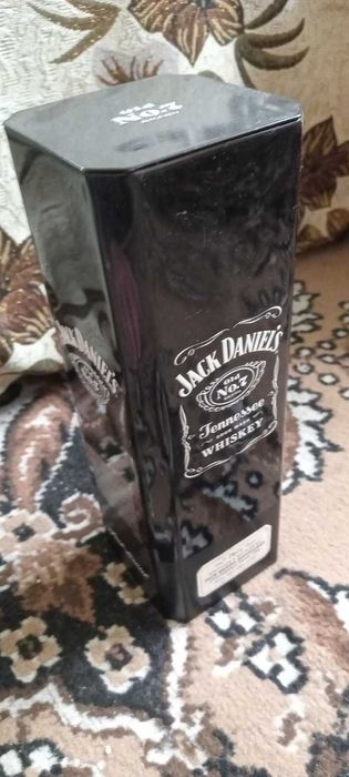 Пляшка з-під віскі Jack Daniel's (Джек Деніелс) 3 л на гойдалці
