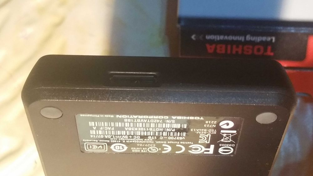DiscoS RígidoS externoS 320 GB + 1TB pouco usadoS, como novoS