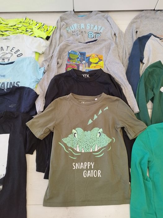 Paka podkoszulki chłopięce 22 sztuki 134 / 140