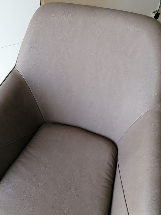 Cadeira de quarto  em polipele, cor Castanho