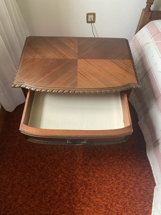 Conjunto de Quarto Clássico em Madeira – Elegância e Qualidade