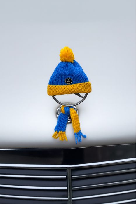 Шапочка на значок мерседес