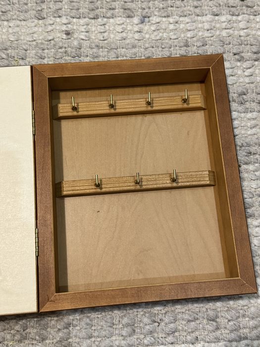 Скриня, ключниця, картина