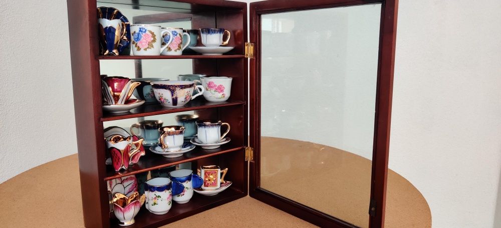 Colecção chávenas miniatura com expositor