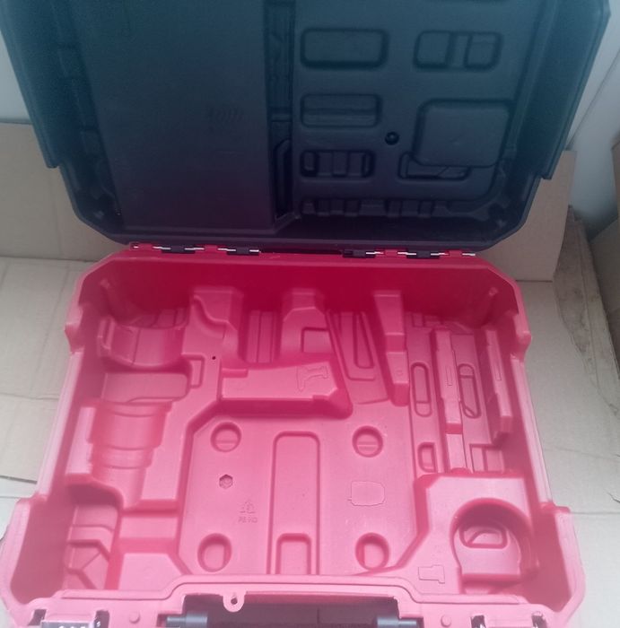 Пластиковый чемодан кейс parkside