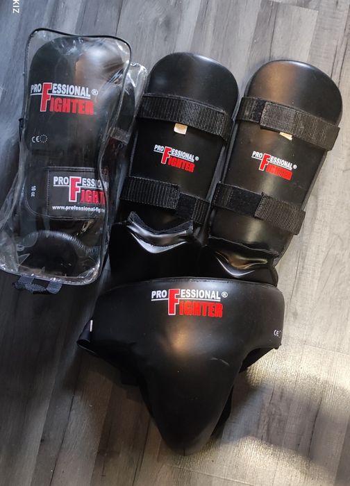 Zestaw ochraniaczy Professional Fighter rękawice bokserskie 10 oz
