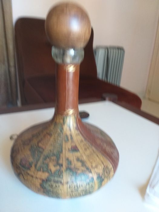 garrafa decorativa forrada em cortiça  muito gira