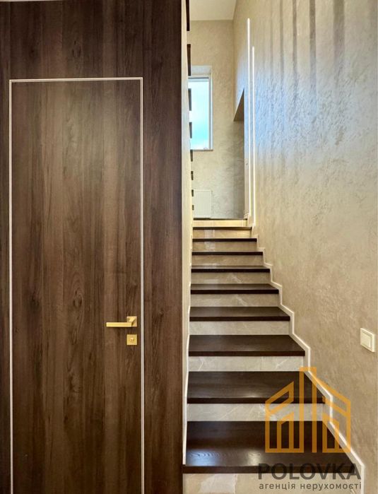 БЕЗ КОМІСІЇ Продаж 3-кімнатного таунхаусу з гаражем у центрі міста