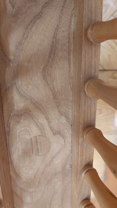 Piękny dębowy gazetnik stylowy masywny na nóżce holenderski