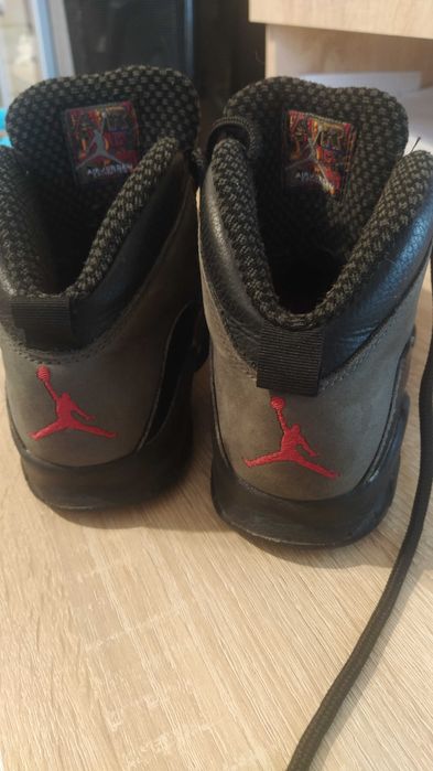 Ботинки Air Jordan р.37,5