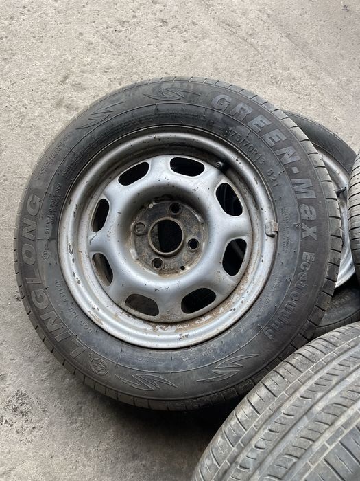 Колеса з дисками 175/70 R13 стояли на Volkswagen  гольф