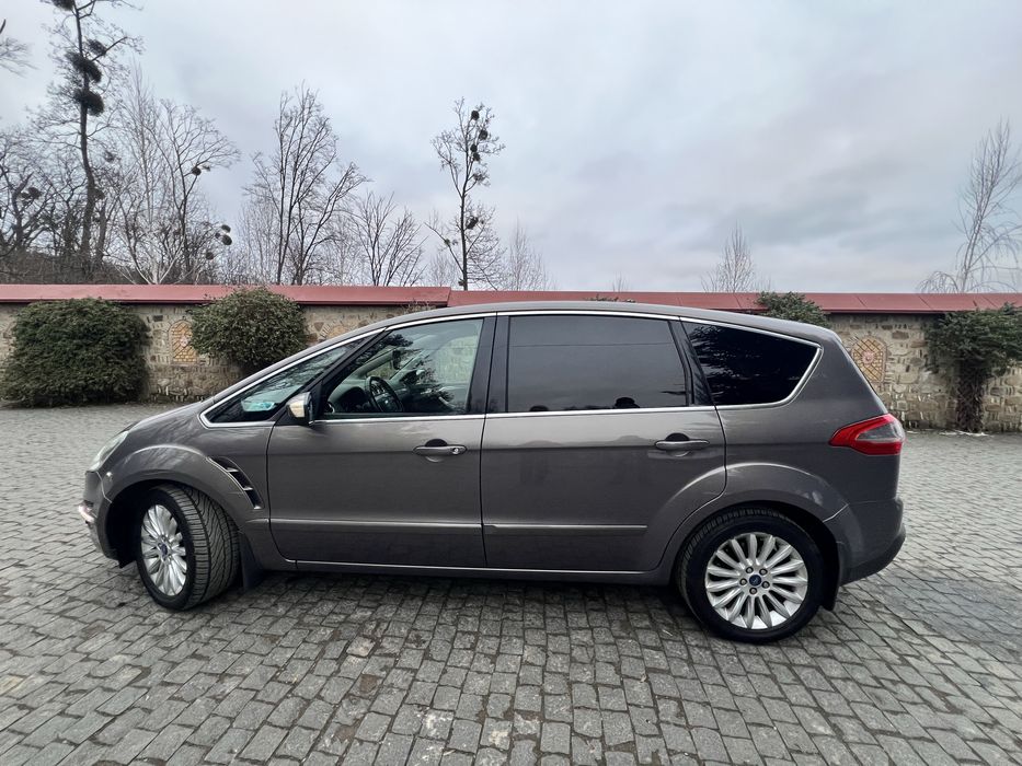 Продаж автомобіля Ford S-Max 2011