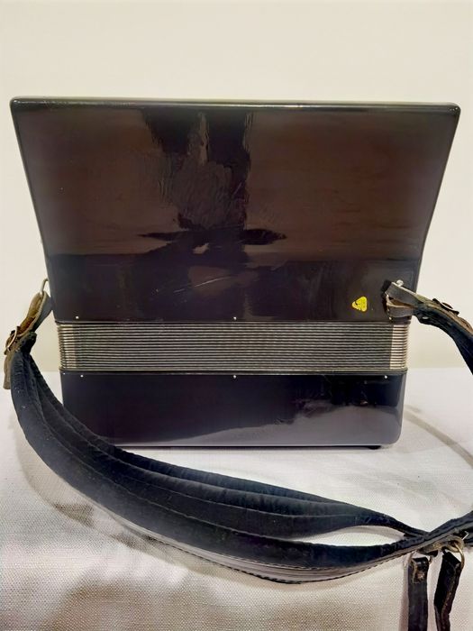 Weltmeister Serino 80 basów akordeon klawiszowy