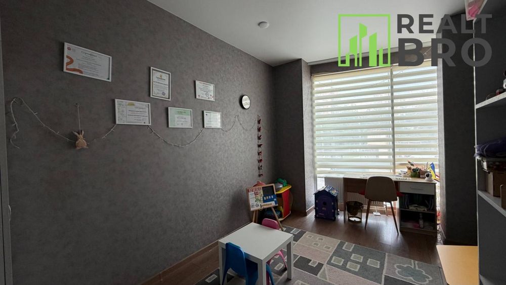 Виставка, 100м, кабінетна система + рецепція
