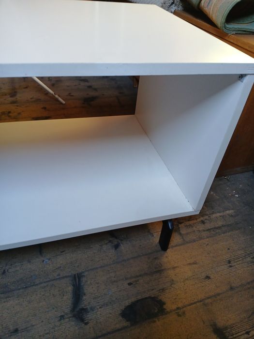 Biala  ława do pokoju salonu