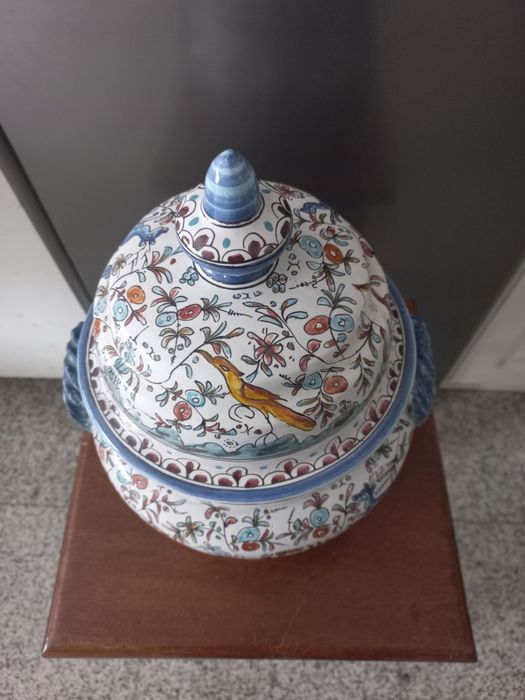 Terrina em faiança decorativa de Coimbra - peça numerada